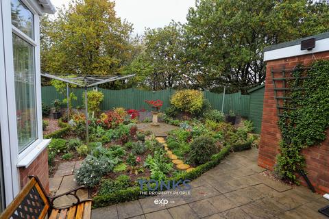 2 bedroom detached bungalow for sale, Apsley Close, Oldbury B68