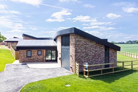 3 bedroom detached house for sale, Windmill Road, Pepperstock, Hertfordshire LU1