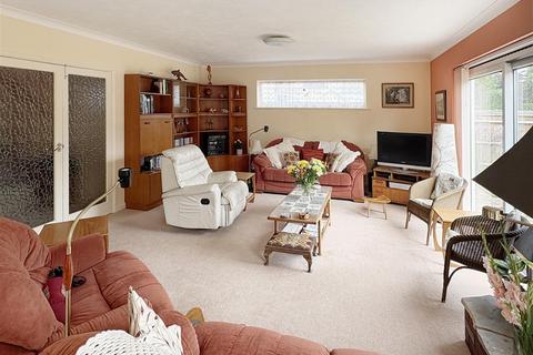 4 bedroom detached house for sale, Golden Avenue, East Preston BN16