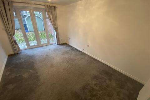 3 bedroom detached house to rent, Blundell Drive, Stone