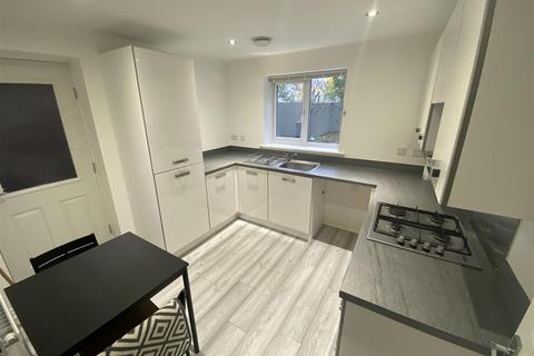 3 bedroom detached house to rent, Blundell Drive, Stone