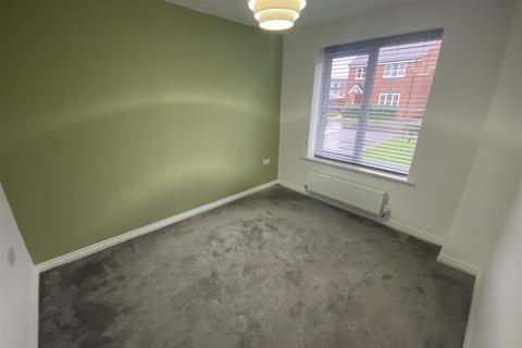 3 bedroom detached house to rent, Blundell Drive, Stone