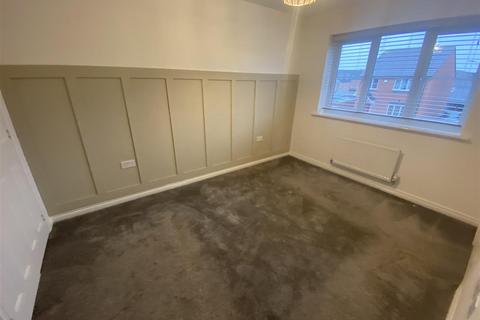 3 bedroom detached house to rent, Blundell Drive, Stone