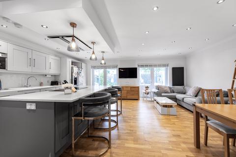 1 Stanton Close, Worcester Park, KT4 8QD