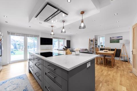 1 Stanton Close, Worcester Park, KT4 8QD