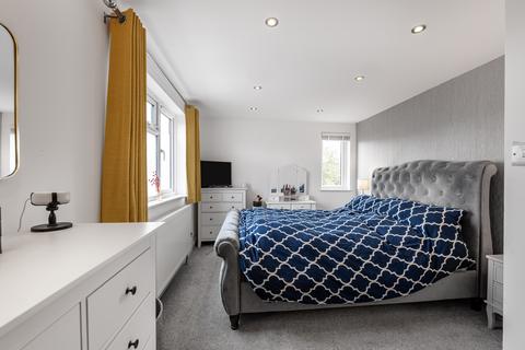 1 Stanton Close, Worcester Park, KT4 8QD