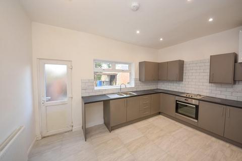 3 bedroom end of terrace house to rent, City Road, Kitt Green, Wigan, WN5 0BD