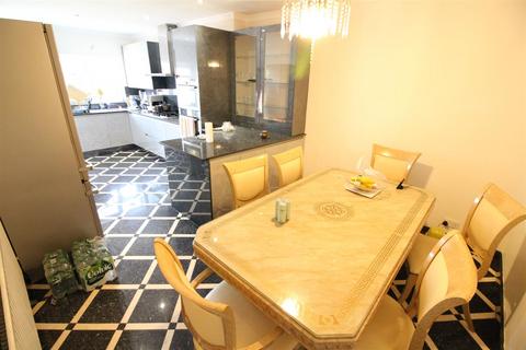1 bedroom in a house share to rent, Lady Margaret Road, Southall