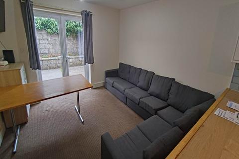 7 bedroom house to rent, Wyeverne Road, Cathays, Cardiff