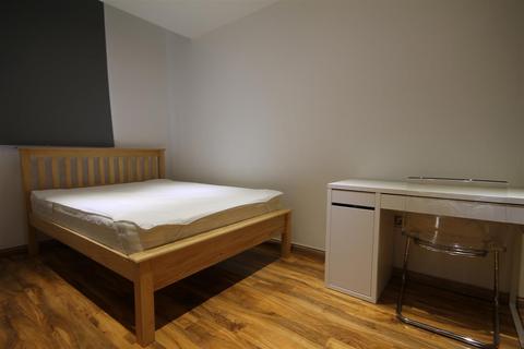 2 bedroom apartment to rent, Falconars Court, City Centre