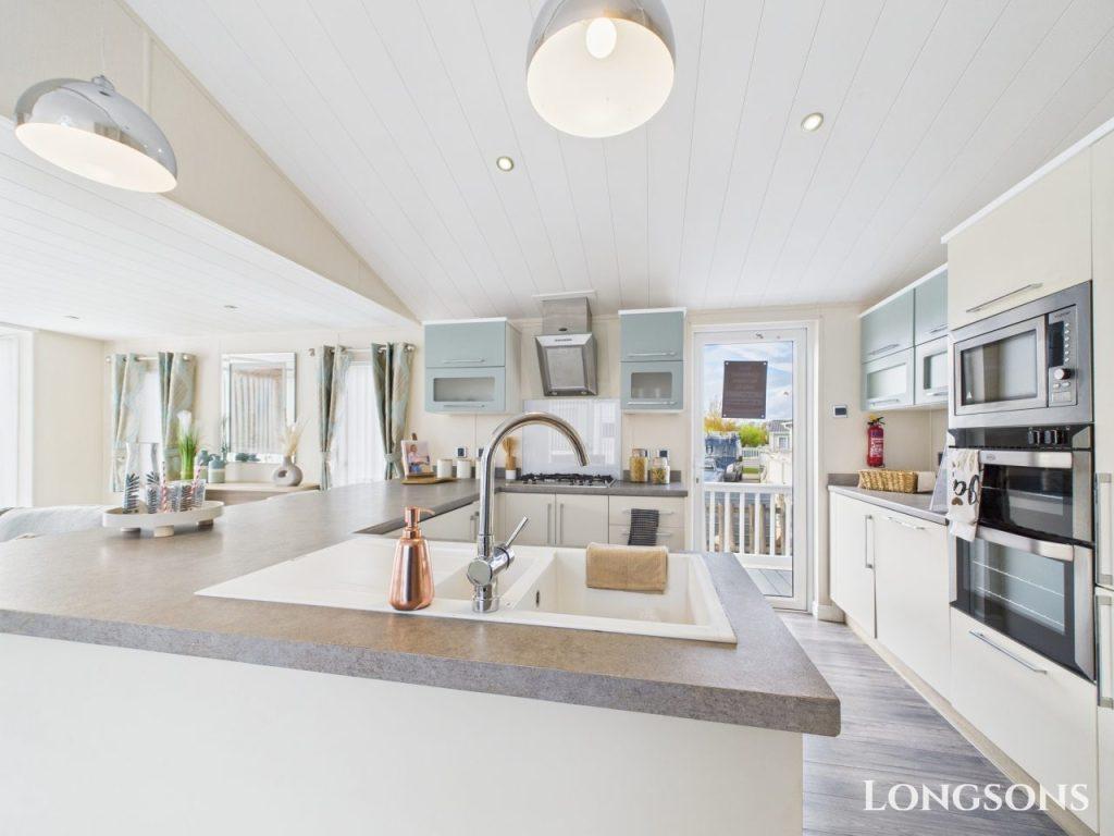 Cam02173g0 Pr0276 Still054