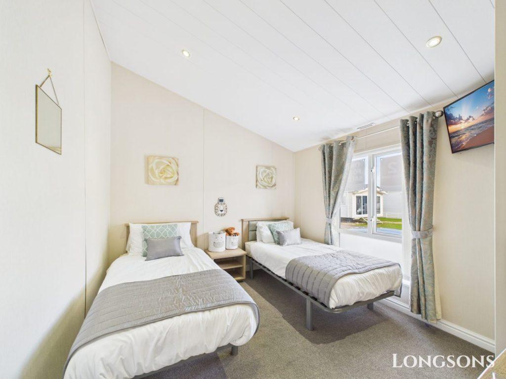 Cam02173g0 Pr0276 Still064