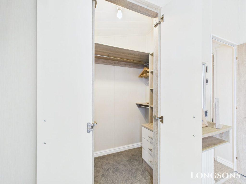 Cam02173g0 Pr0276 Still065