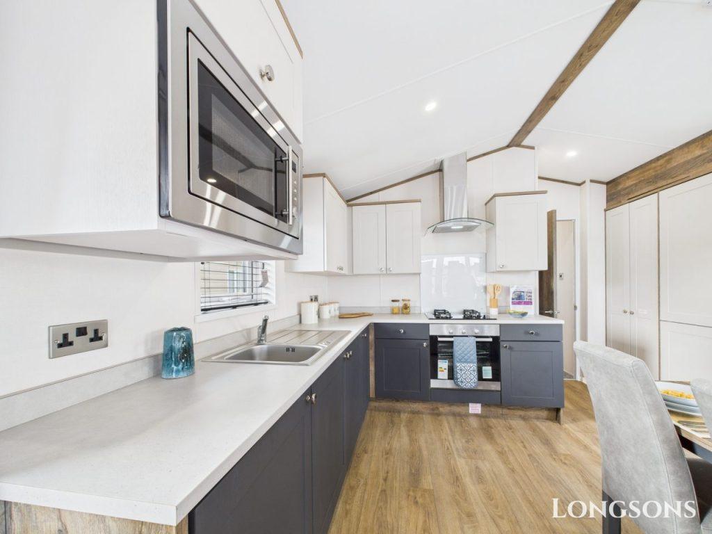 Cam02173g0 Pr0276 Still077