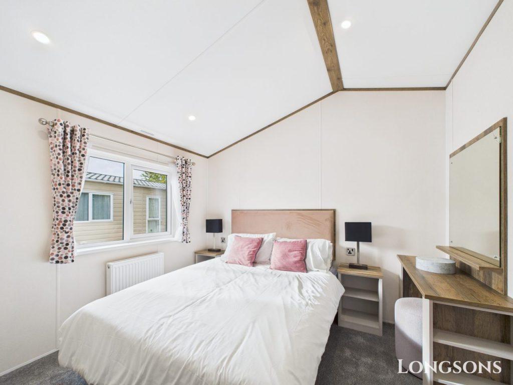 Cam02173g0 Pr0276 Still078