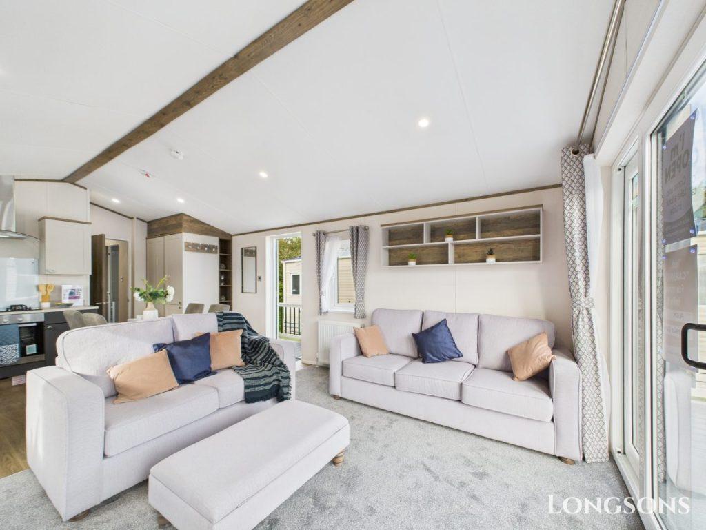 Cam02173g0 Pr0276 Still074