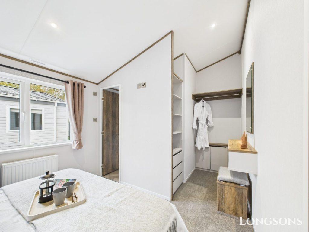 Cam02173g0 Pr0276 Still093