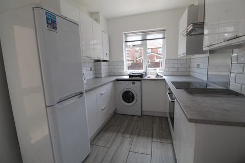 4 bedroom terraced house to rent, City Road, Nottingham NG7