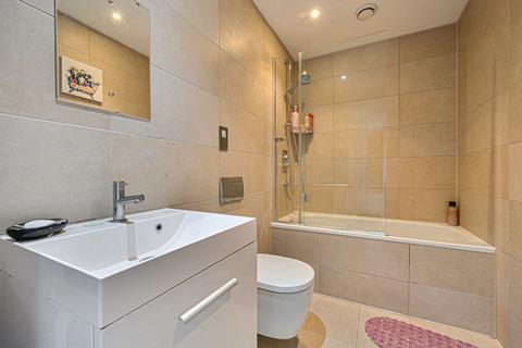 2 bedroom flat for sale, Ocean Way, Ocean Village, Southampton, Hampshire, SO14