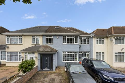 Fern Lane,  Hounslow, TW5