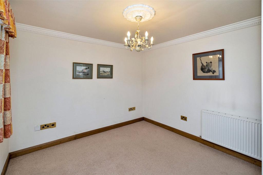 Bedroom/Dining Room