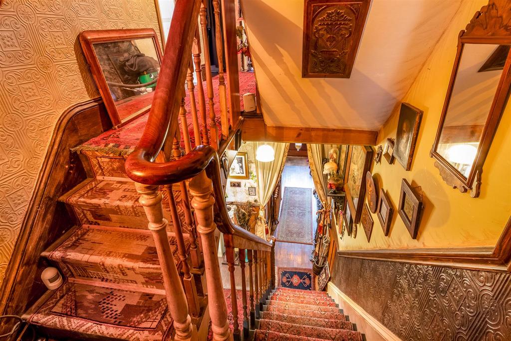 2nd Floor Landing