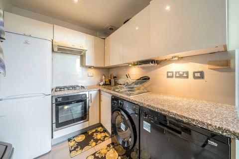 2 bedroom flat to rent, Lillie Road, London SW6