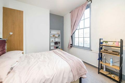 2 bedroom flat to rent, Lillie Road, London SW6
