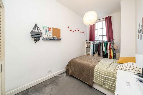 2 bedroom flat to rent, Lillie Road, London SW6