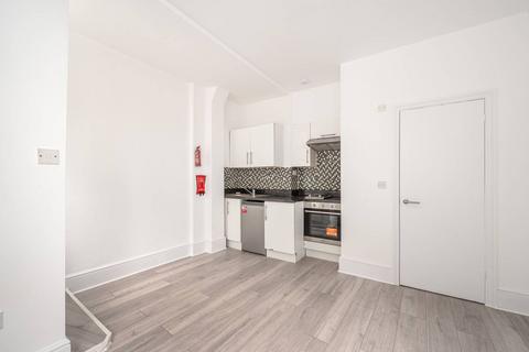 Studio to rent, Sumatra Road, West Hampstead, London, NW6