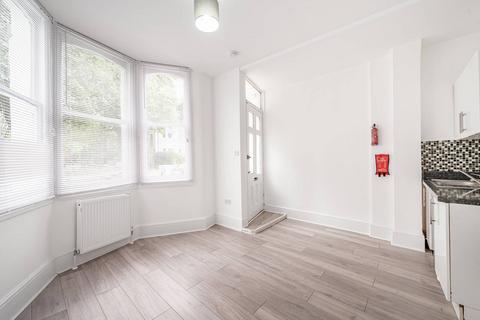 Studio to rent, Sumatra Road, West Hampstead, London, NW6
