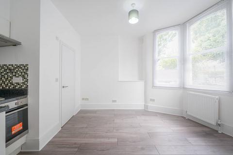 Studio to rent, Sumatra Road, West Hampstead, London, NW6