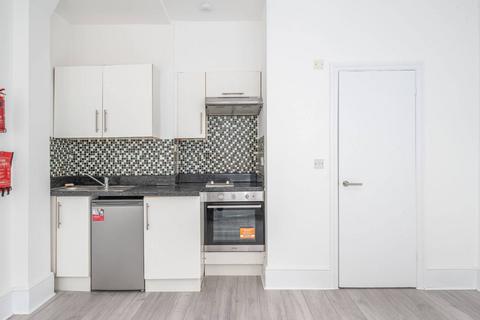 Studio to rent, Sumatra Road, West Hampstead, London, NW6