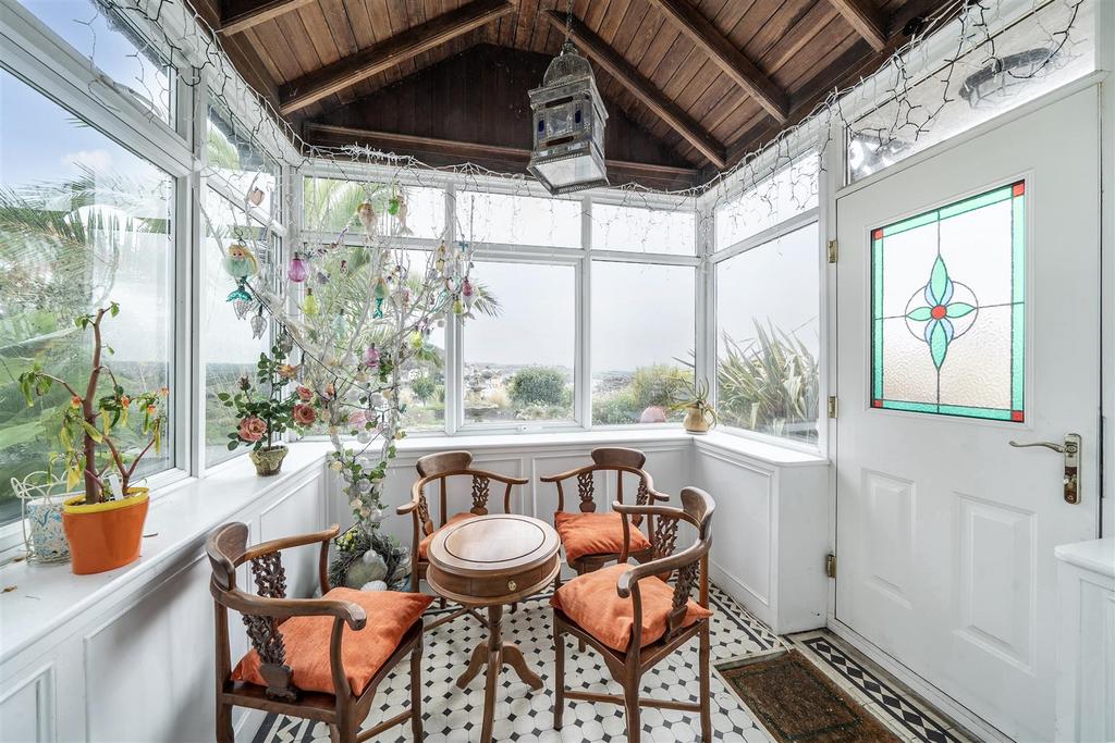Porch/Sun Room