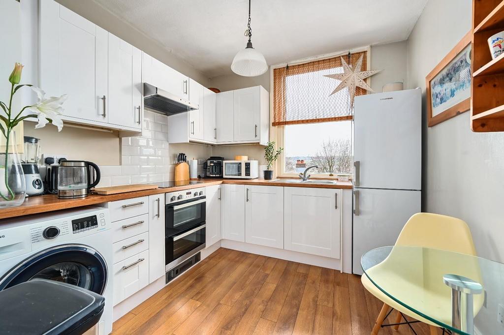 Kitchen (2).jpg