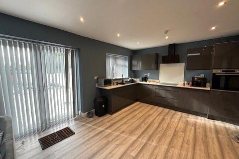 4 bedroom semi-detached house to rent, Roland Avenue, West Midlands CV6