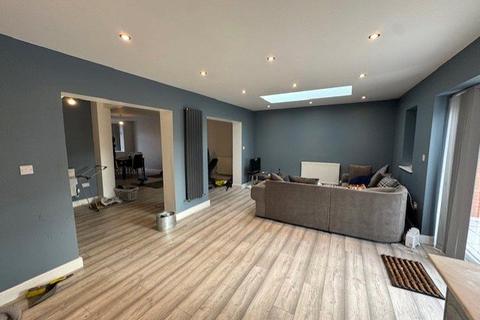 4 bedroom semi-detached house to rent, Roland Avenue, West Midlands CV6