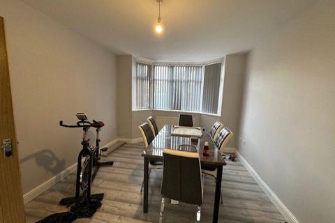 4 bedroom semi-detached house to rent, Roland Avenue, West Midlands CV6