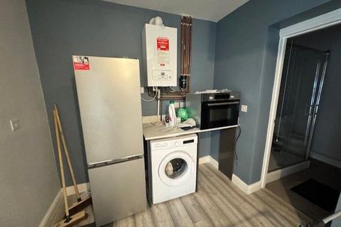 4 bedroom semi-detached house to rent, Roland Avenue, West Midlands CV6
