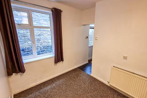 2 bedroom maisonette to rent, Two Bedroom Maison, Cliff Terrace