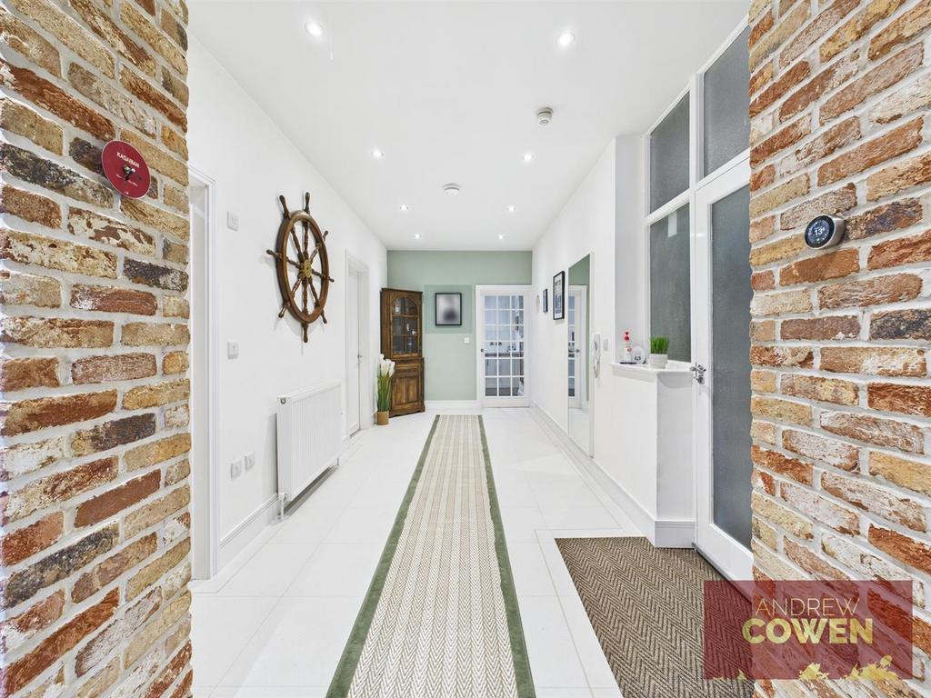 CAM05382 G0-PR0074-STILL029.jpg