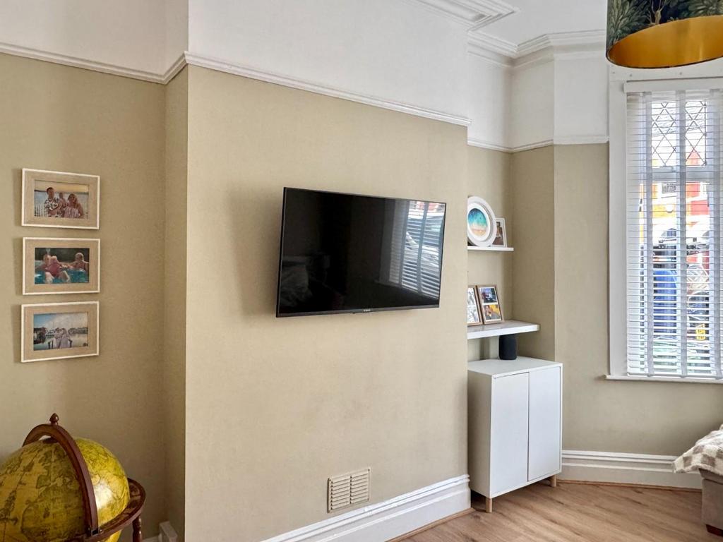Through Lounge/Dining Room