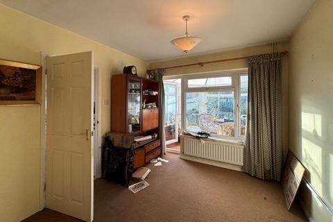 3 bedroom semi-detached house for sale, 4 Field Way, Hoddesdon, Hertfordshire, EN11 0QN