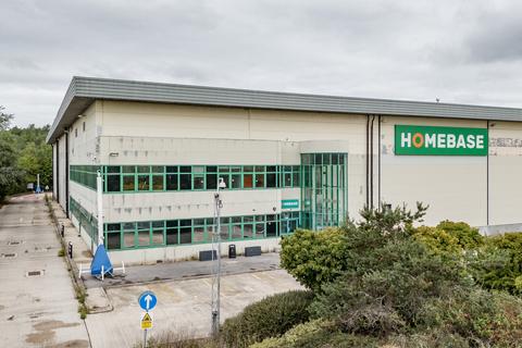 Distribution warehouse to rent - Great Western Way Swindon SN5 8UB