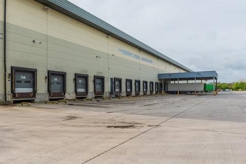 Distribution warehouse to rent, Great Western Way Swindon SN5 8UB
