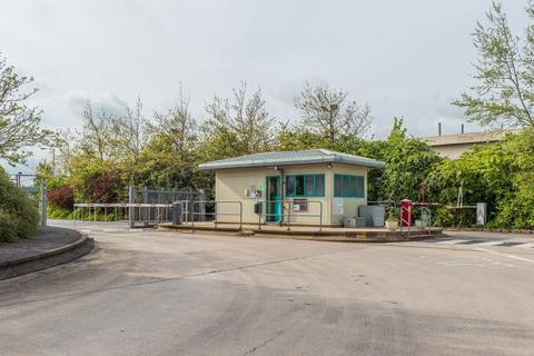 Distribution warehouse to rent, Great Western Way Swindon SN5 8UB