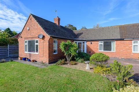2 bedroom semi-detached bungalow for sale, Newlands Drive, York YO26 5PQ