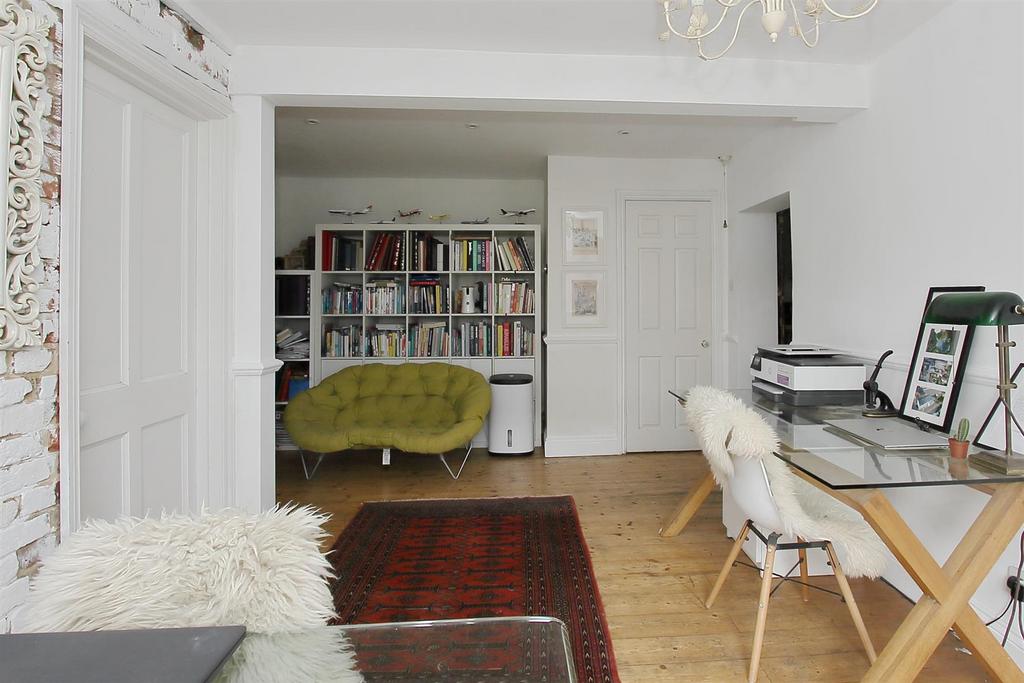 The Arches - Dining Room/Study Area