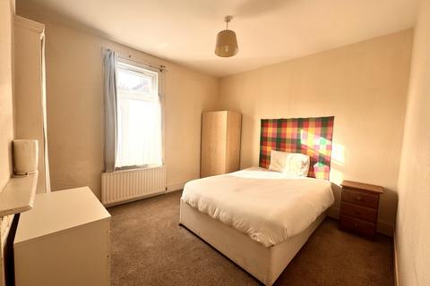 undefined, Northfield Avenue, London, W13