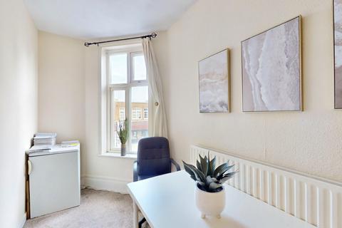 1 bedroom in a flat share to rent, Northfield Avenue, London, W13